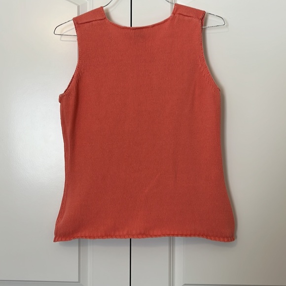 Tank sweater with front center design - Picture 3 of 4
